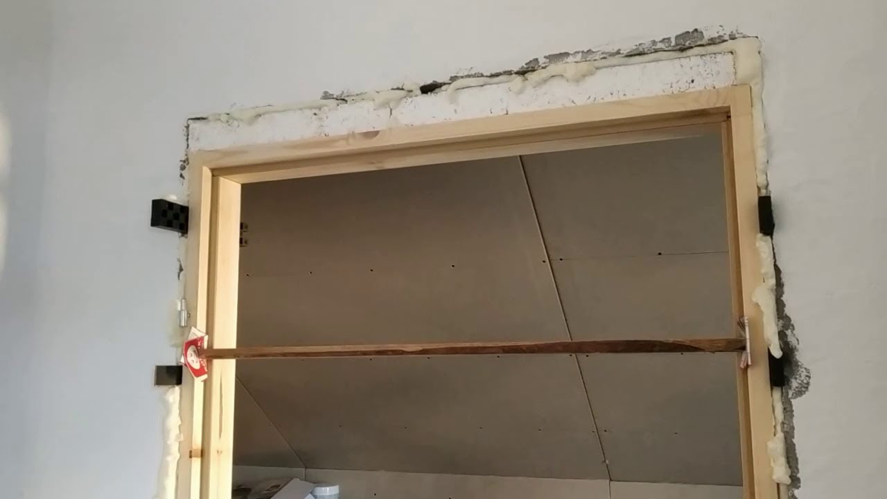 Jak zamontować ościeżnicę stałą drewniana sosna. Otwór na drzwi Kornik Oktawa za wysokie nadproże.