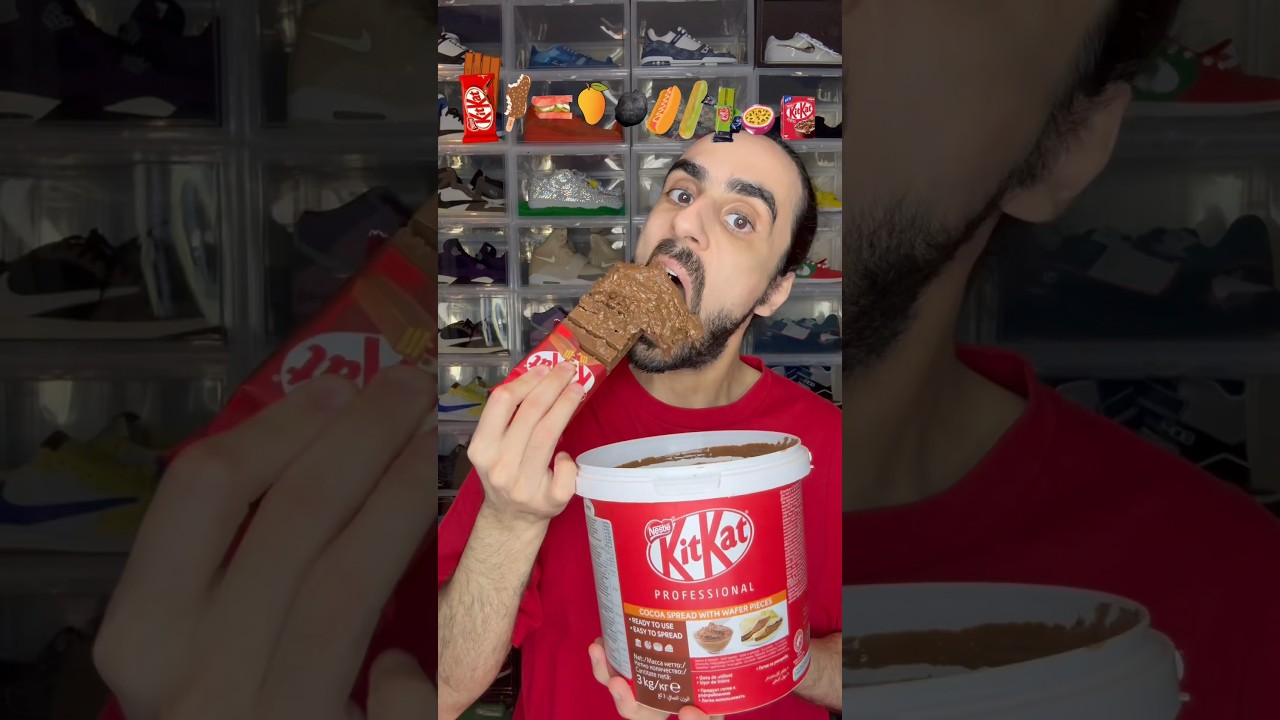 Food ASMR Eating a Giant KitKat Bar 🍫 #asmr #food #mukbang #satisfying #kitkat #chocolate