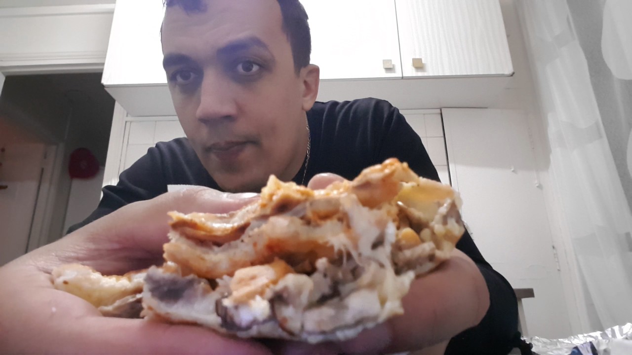 ASMR :TheKairi78 Dégustation d'une grosse remplie de poulet !!!