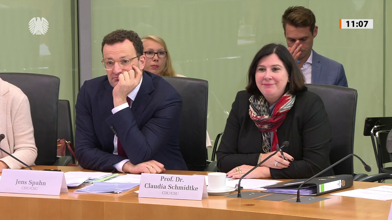 Sachverständige posi­tio­nieren sich zu einer Organspende-Regelung