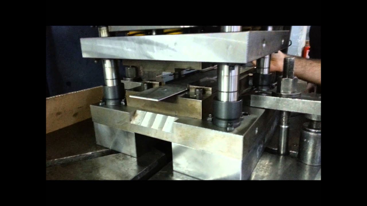Progressive Stamping Die-4mm Sheet Metal-Progresif Kesme Kalıbı
