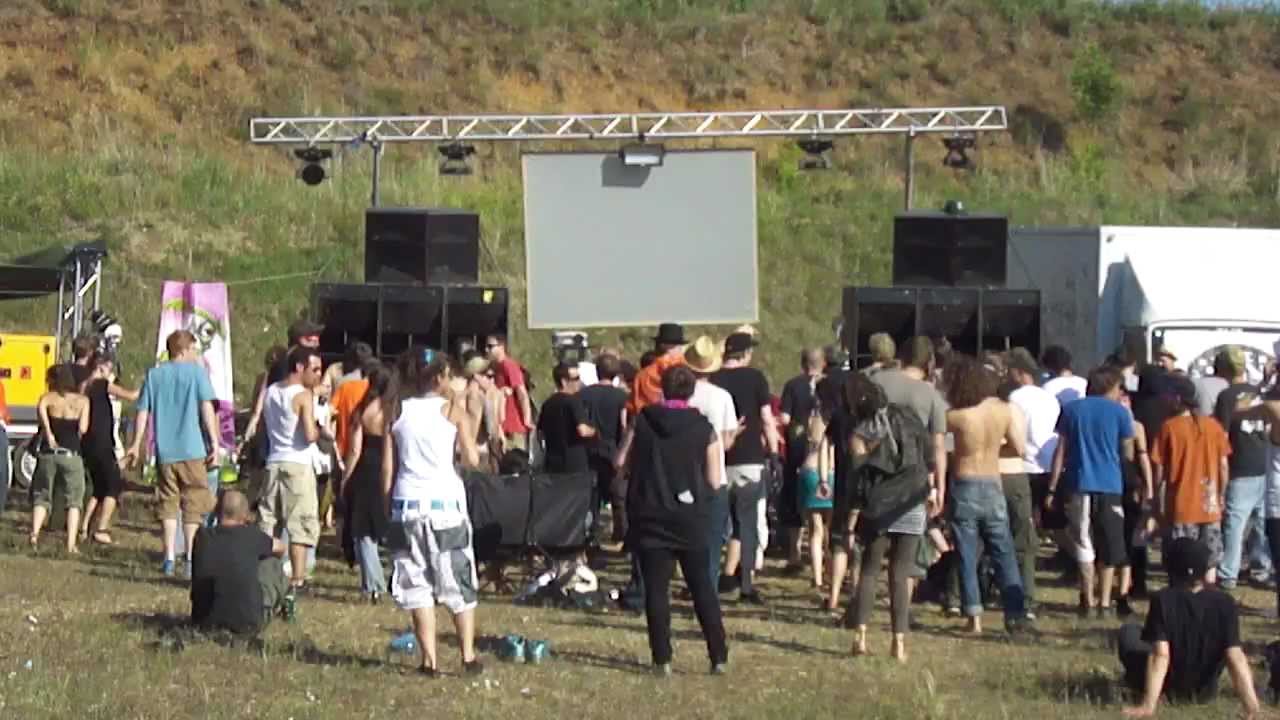 POZOR SMETI + CPE // Free Party Austria 2012 - [1]