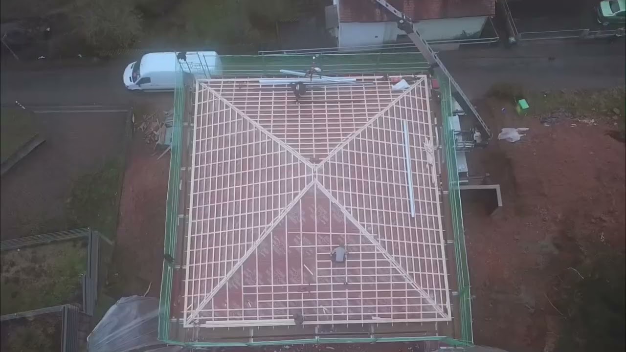 Dachdecker // Einlatten am Walmdach Neubau