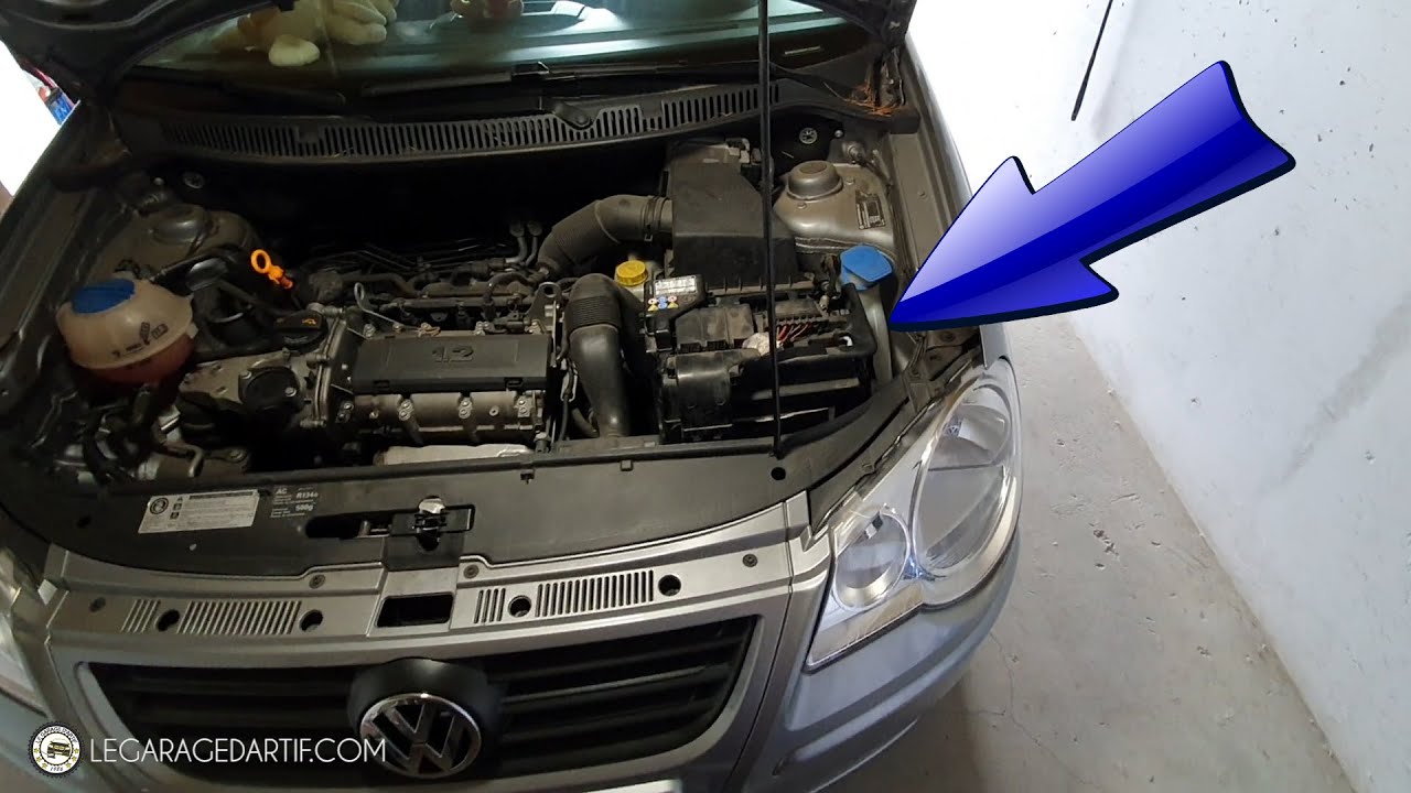 COMMENT CHANGER UNE BATTERIE SUR VOLKSWAGEN POLO IV✌️(1L2 i 12V 70 cv) ? ! EN SHORT / CLAQUETTES 😎😎!
