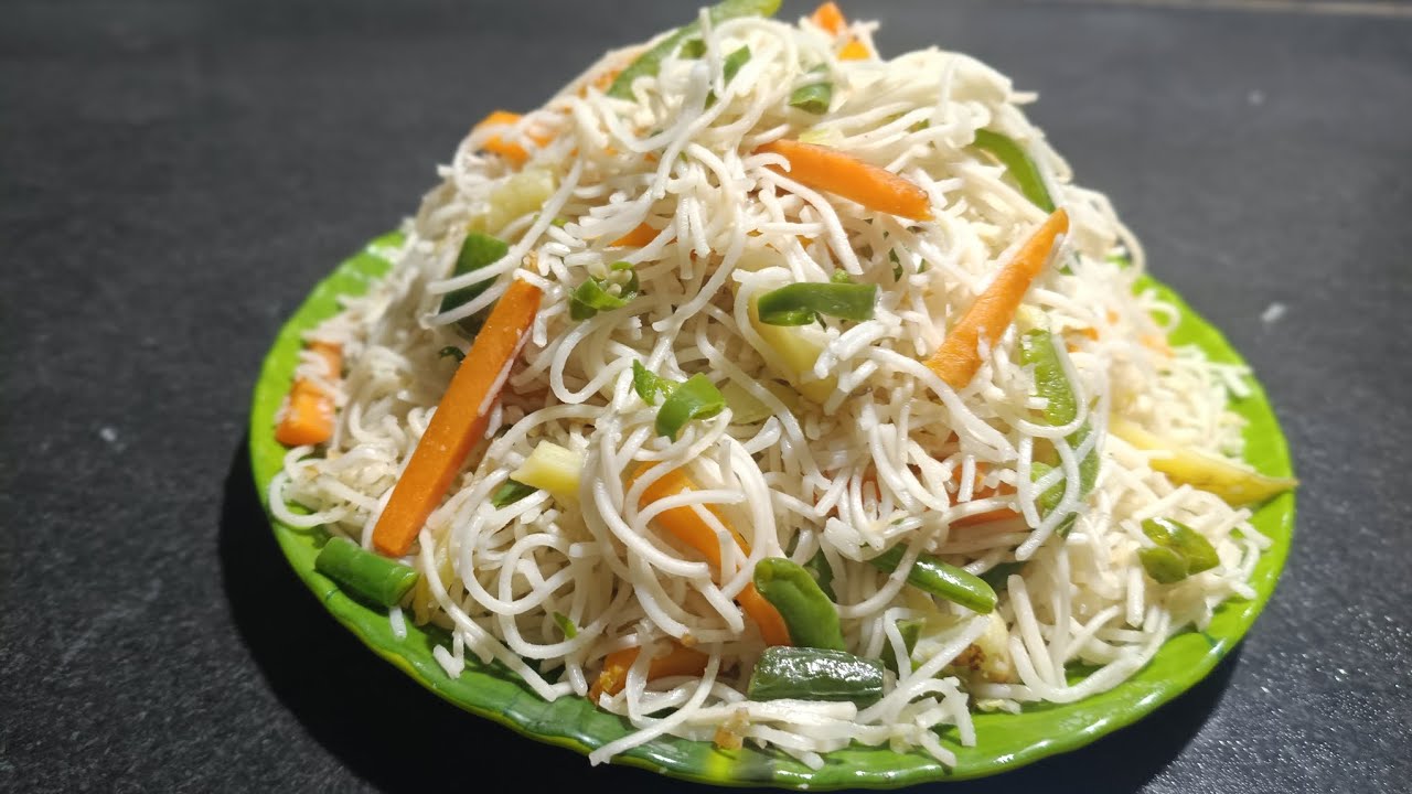 পেঁয়াজ রসুন কোনো রকম মসলা ছাড়া সম্পূর্ণ নিরামিষ চাওমিন রেসিপি। চাওমিন রেসিপি। 