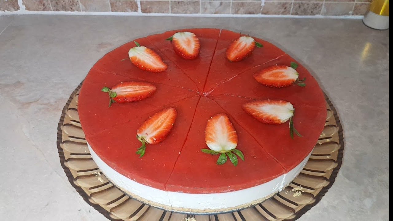تشيز كيك @بذوق الفراولة 🍓 بدون ميسكاغبو جربيه جا بزاف هايل بما اننا في موسم الفراولة 😋😋😋