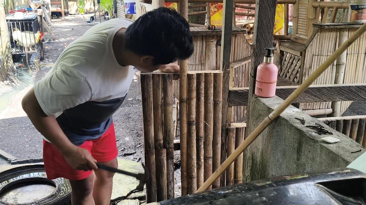 Preparing the Pigpen! 🐖 Jeffrey Repairs the Cage for Our New Piglets from the Mountains
