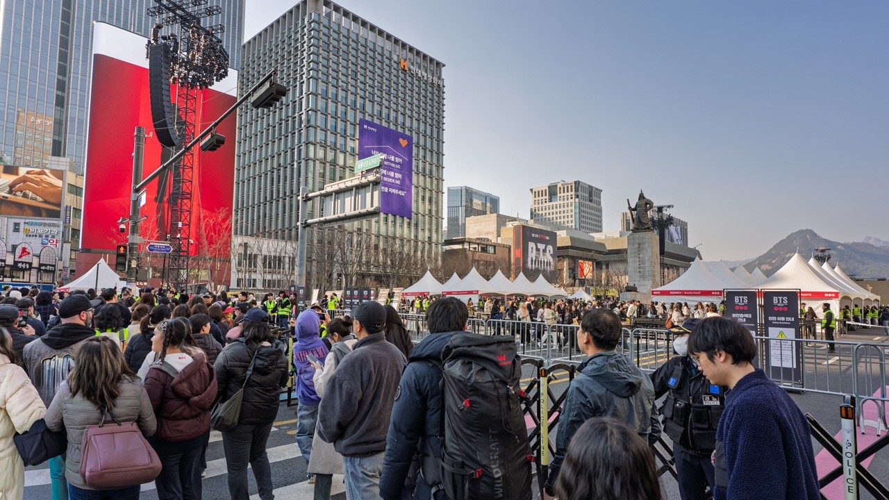 ROAD TO BTS LIVE! 💜 Myeongdong to Gwanghwamun: The Massive Crowd Before the Show! 4K Walking Tour