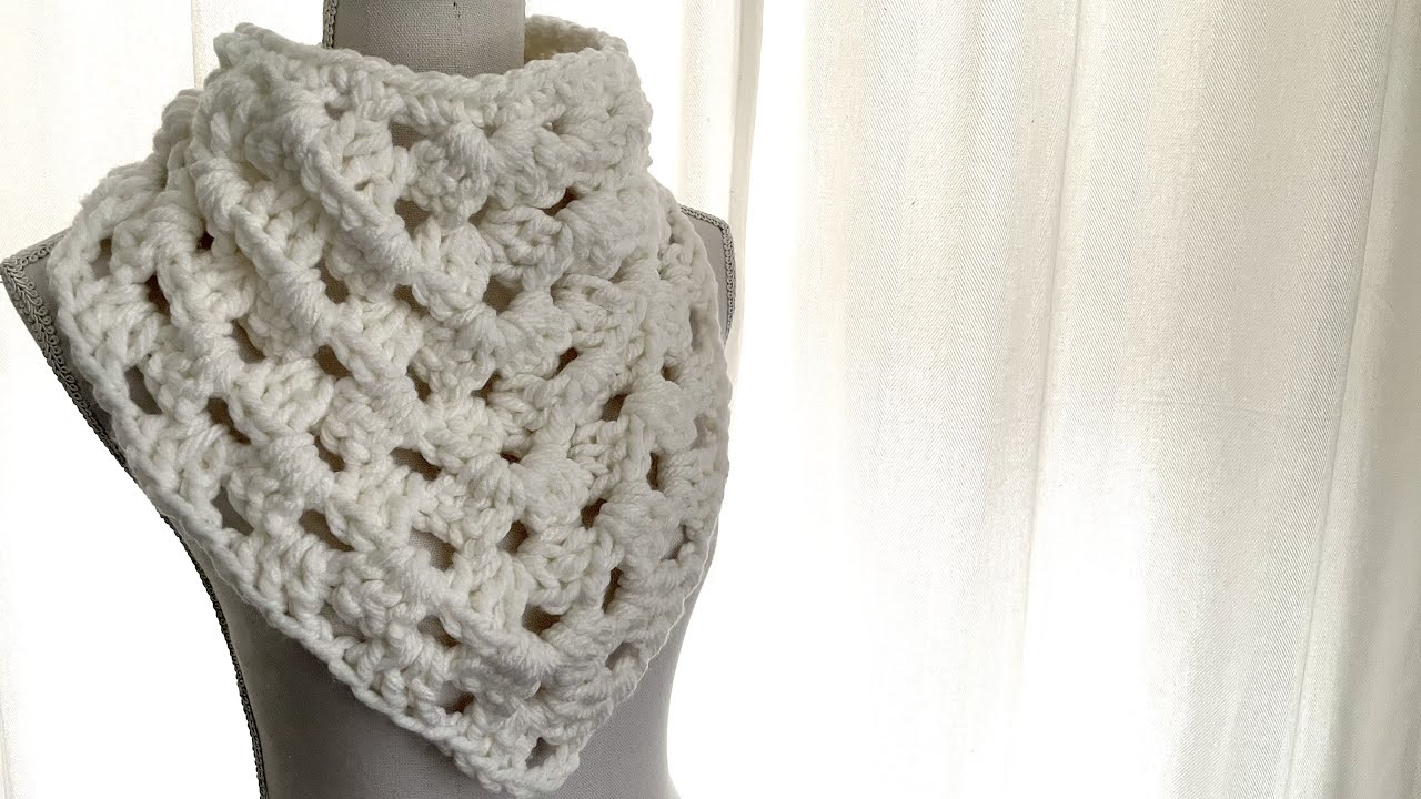 Crochet triangle scarf // bulky shawl // Bandana shawl