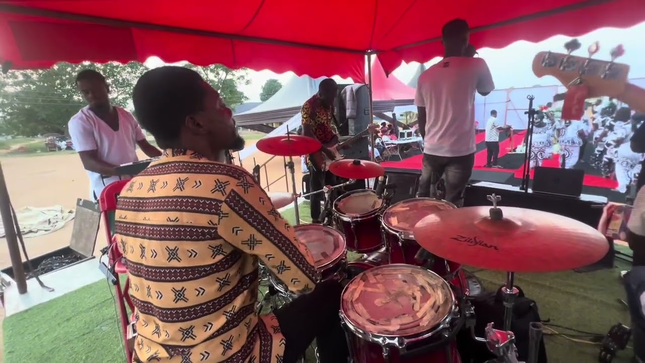 🔥🔥🔥ASEDA NKA ONYAME DIN DAA… Enjoy this amazing Drum Video from KING GEORGE and The Youngster Band😍🥁