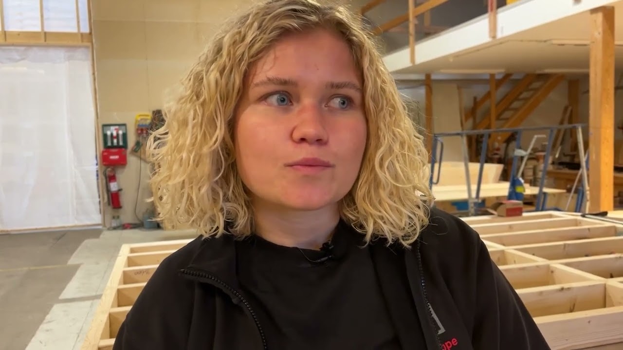 Mød vores tømrerlærling 21-årige Thippe som har gjort egne fordomme til skamme