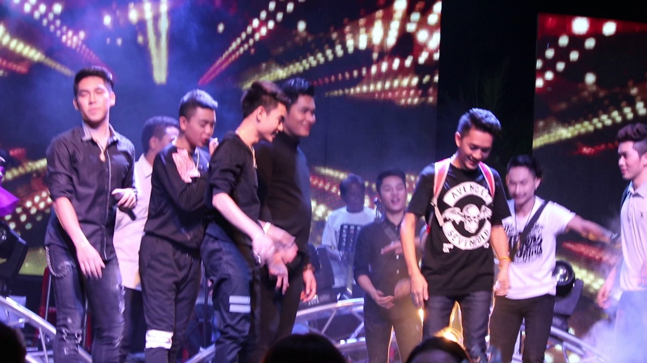 ดูแล้วหนุ่มๆกลุ่มนี้จะคึกครื้นหนุกหนานกว่าใครนะ 555