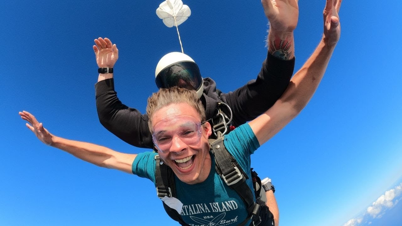Skydive in Oahu Hawaii at 14,000ft
