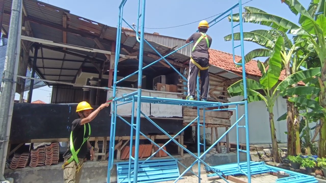 MARZUKI DARUSMAN DAN BASLI ASMIE SAPUTRO TES PRAKTEK PERAKITAN SCAFFOLDING