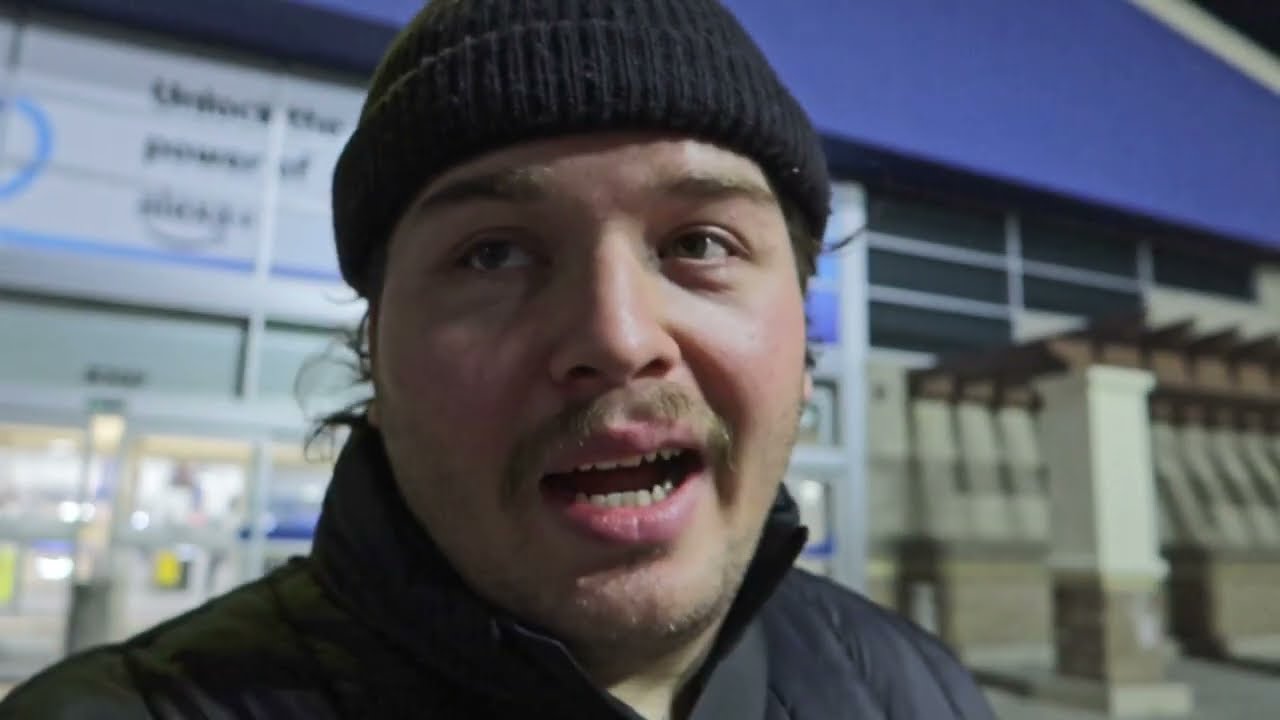 У него сломался руль самоката… и он продолжил ехать.