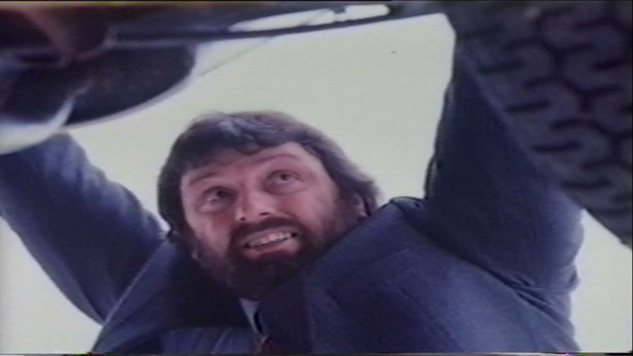 Worlds Strongest man Geoff Capes shows off his prowess on VW Polo   1983