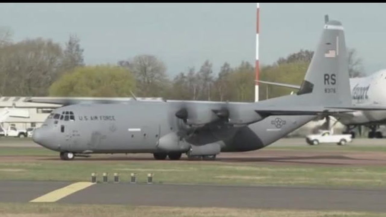 Aereo militare americano decolla da una base britannica, il VIDEO del C-130 Hercules