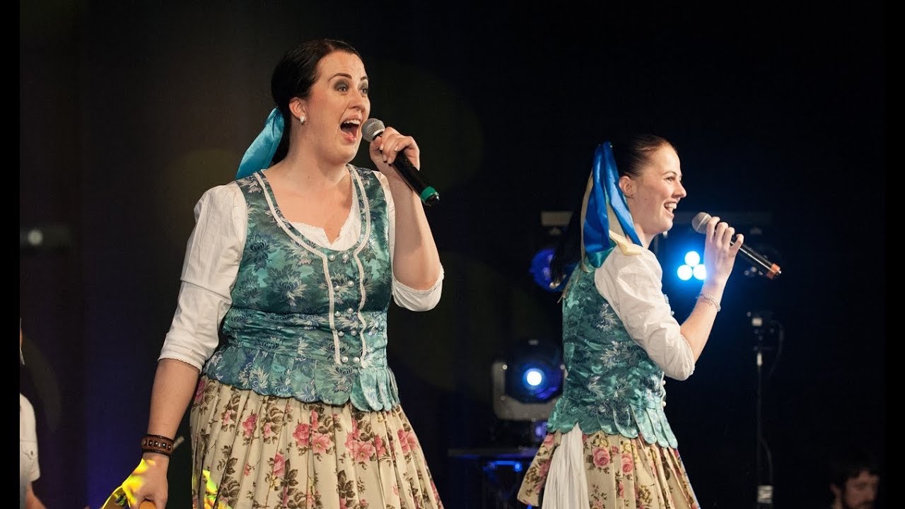 Lenka a Evka BACMAŇÁKOVÉ - Oj, mamičko, mamko
