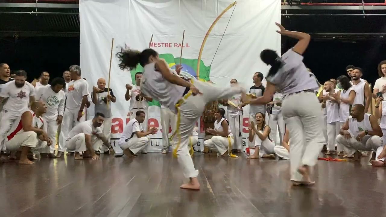 Roda de capoeira Troca de cordas alunos Raízes do Brasil Brasília DF 2022