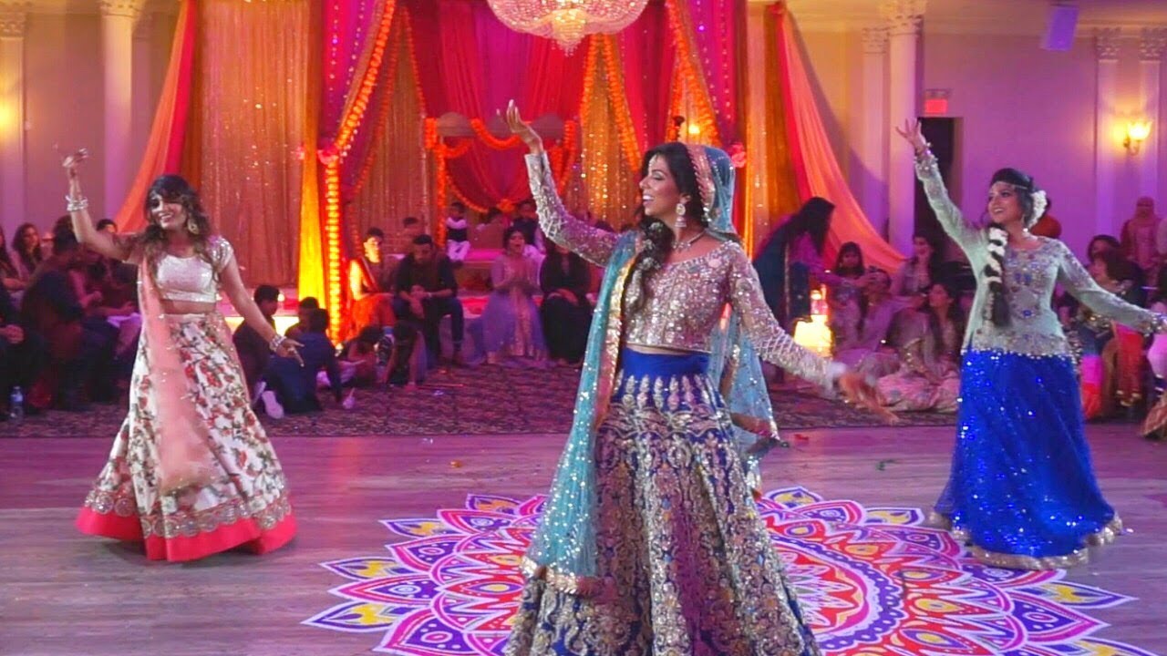 Bride's Surprise Wedding Dance| Aayat | Deewani Mastani | Tujh Mein Rab Dikhta Hai