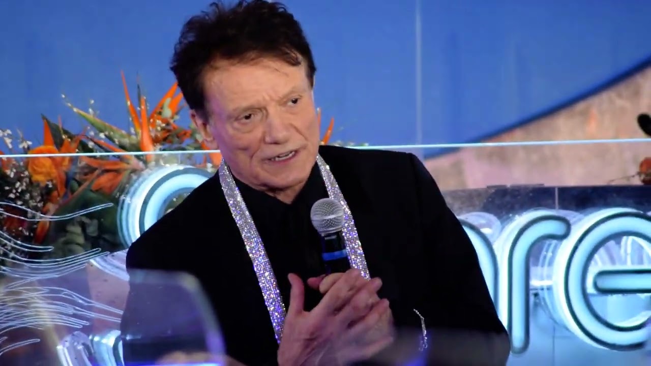 Massimo Ranieri ritira il premio Mia Martini a Sanremo 2022