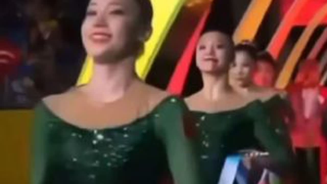 2025年艺术体操世锦赛中国集体五带完整版 祝贺中国艺术体操队在41届世锦赛中获得集体五带金牌🥇最后的行礼有点意思#里约世锦赛 #艺术体操