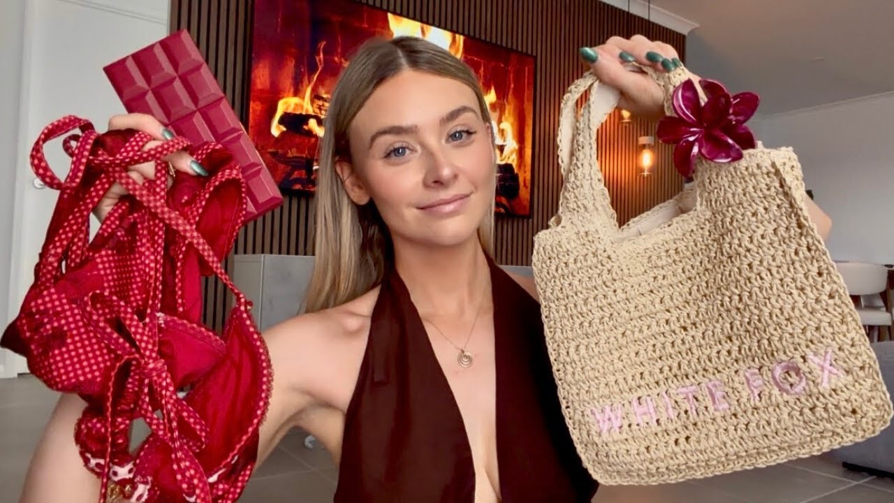 ASMR What I’m Bringing On Vacation 💃 (Trigger Assortment & Whisper Ramble)