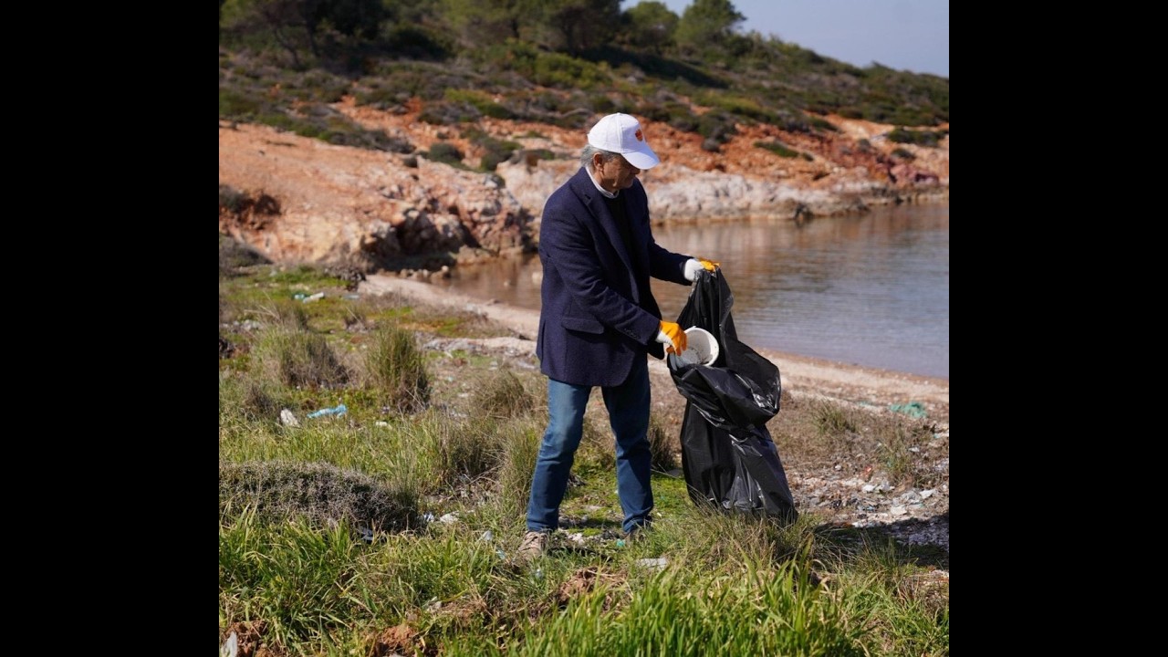 Çevre dostundan anlamlı tepki: İzmariti Cebime Atın, Doğaya Değil!AYVALIK