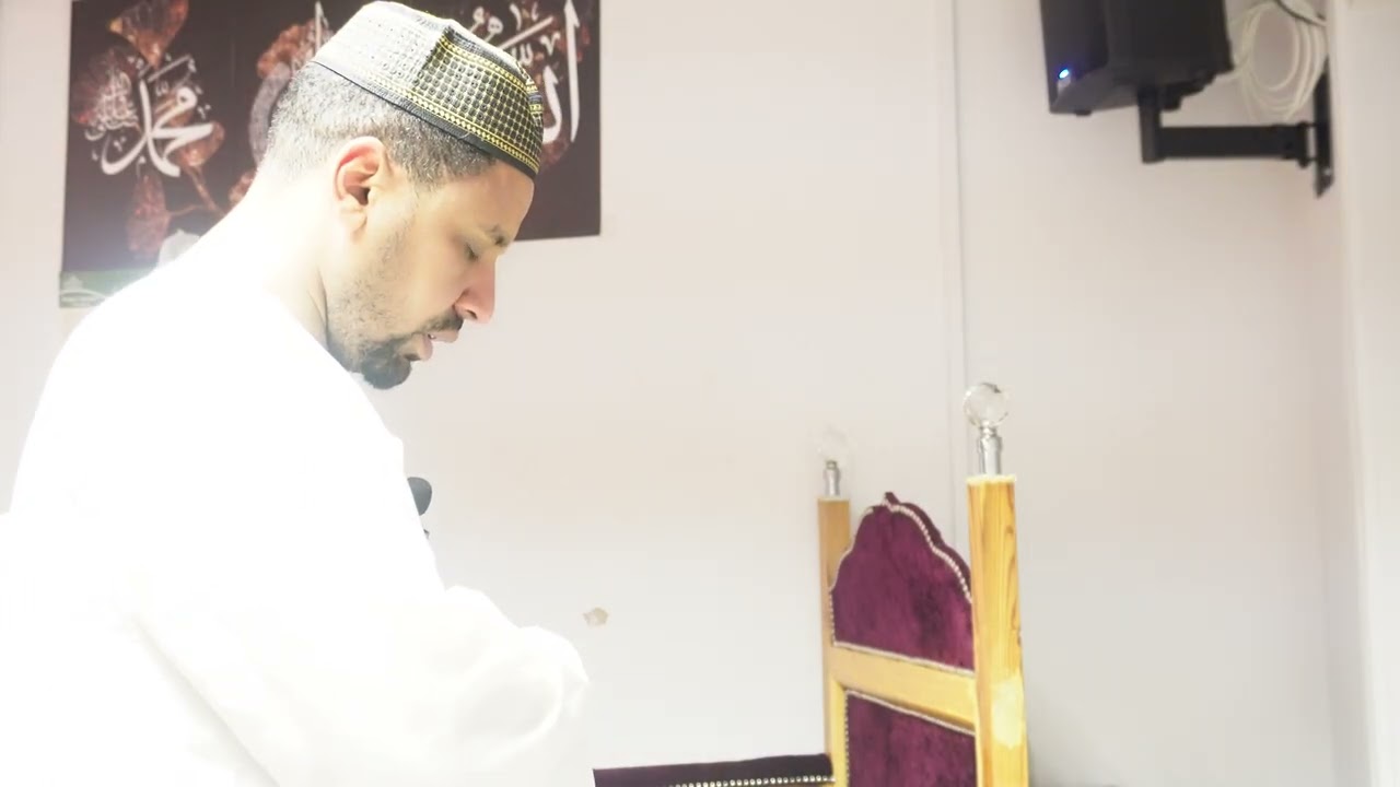 القارئ دكتور جهاد جانب من صلاه التراويح بالمركز الإسلامي السوداني 