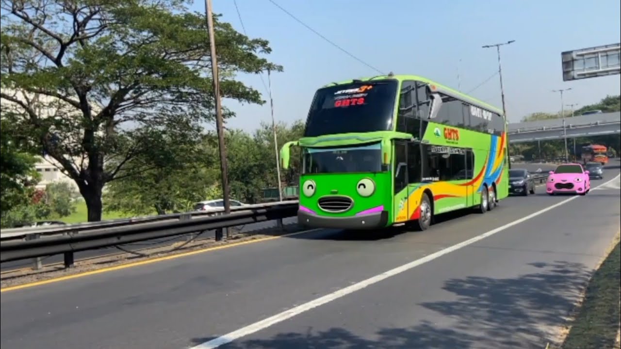Pertunjukan Truk Tangki, Truk Kontainer Besar, Truk Oleng Bus Telolet Mirip Frank Teman Tayo