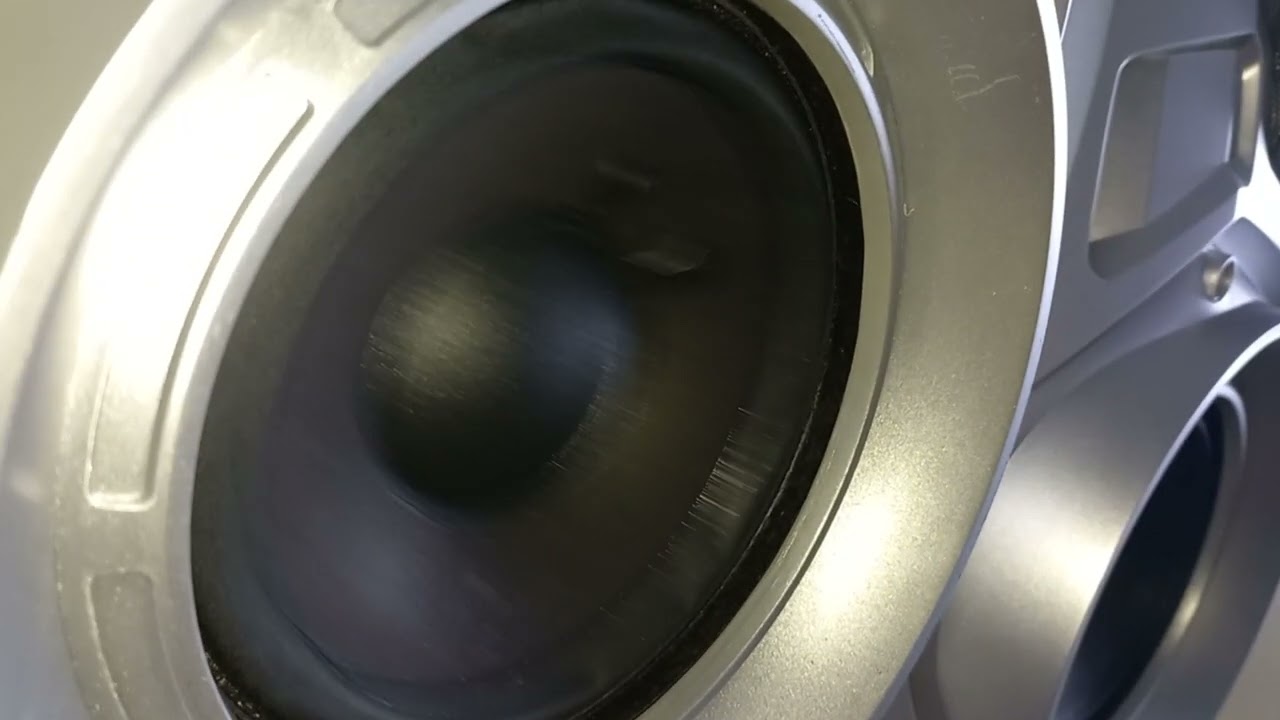 LG FFH-2005K Tocando Haddaway - What Is Love (Bass Test)