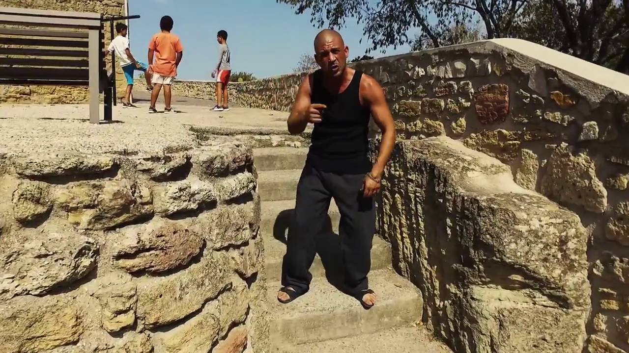 Macyko 910 - Restons Libre -  officiel  