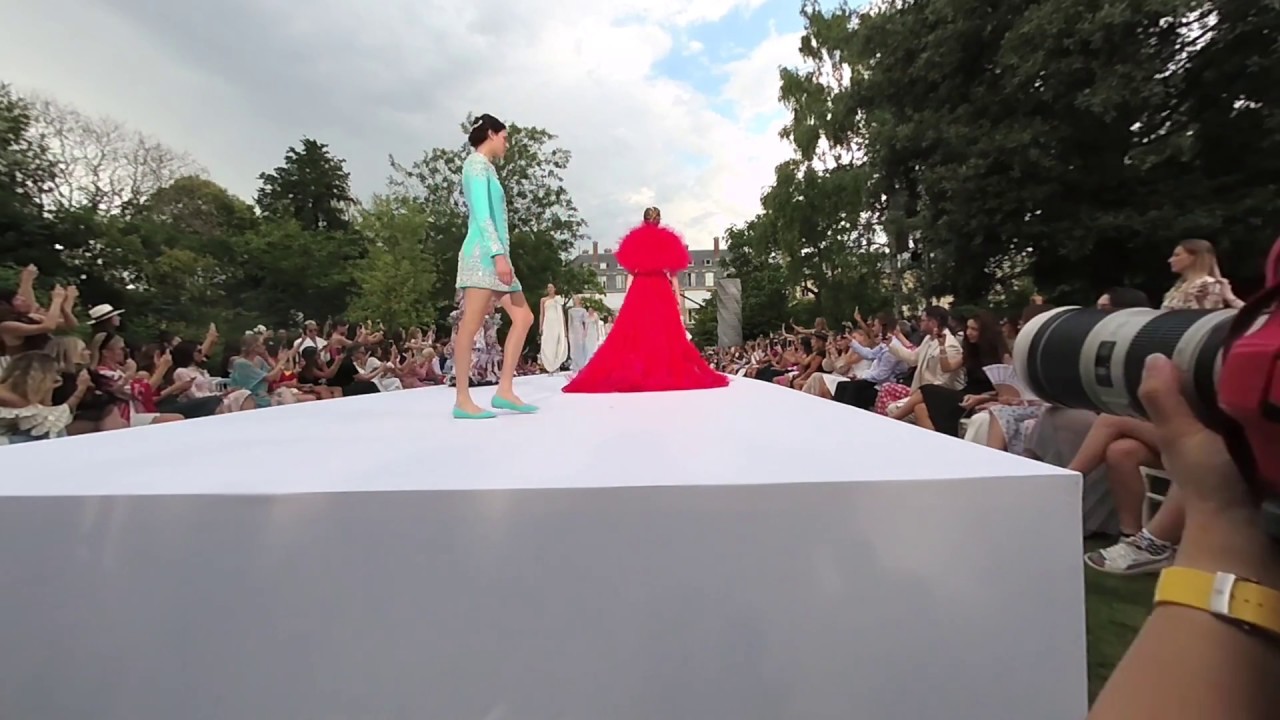 PARIS FASHION WEEK IN VR180 3D VUZE XR