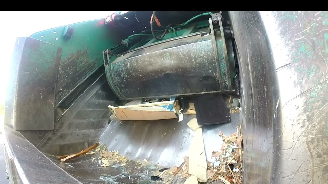 Bulky Truck: Crushing those Bulky Items!! ASMR Satisfying crushing sounds!