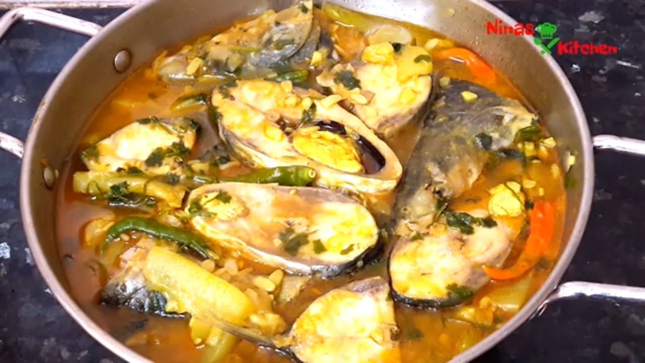 ইলিশ রান্নাতে মশলা কম ব্যবহার করলে ঘ্রাণ এবং টেস্ট  দুটোই ভালো আসবে । এভাবে  রান্না করে দেখুন।