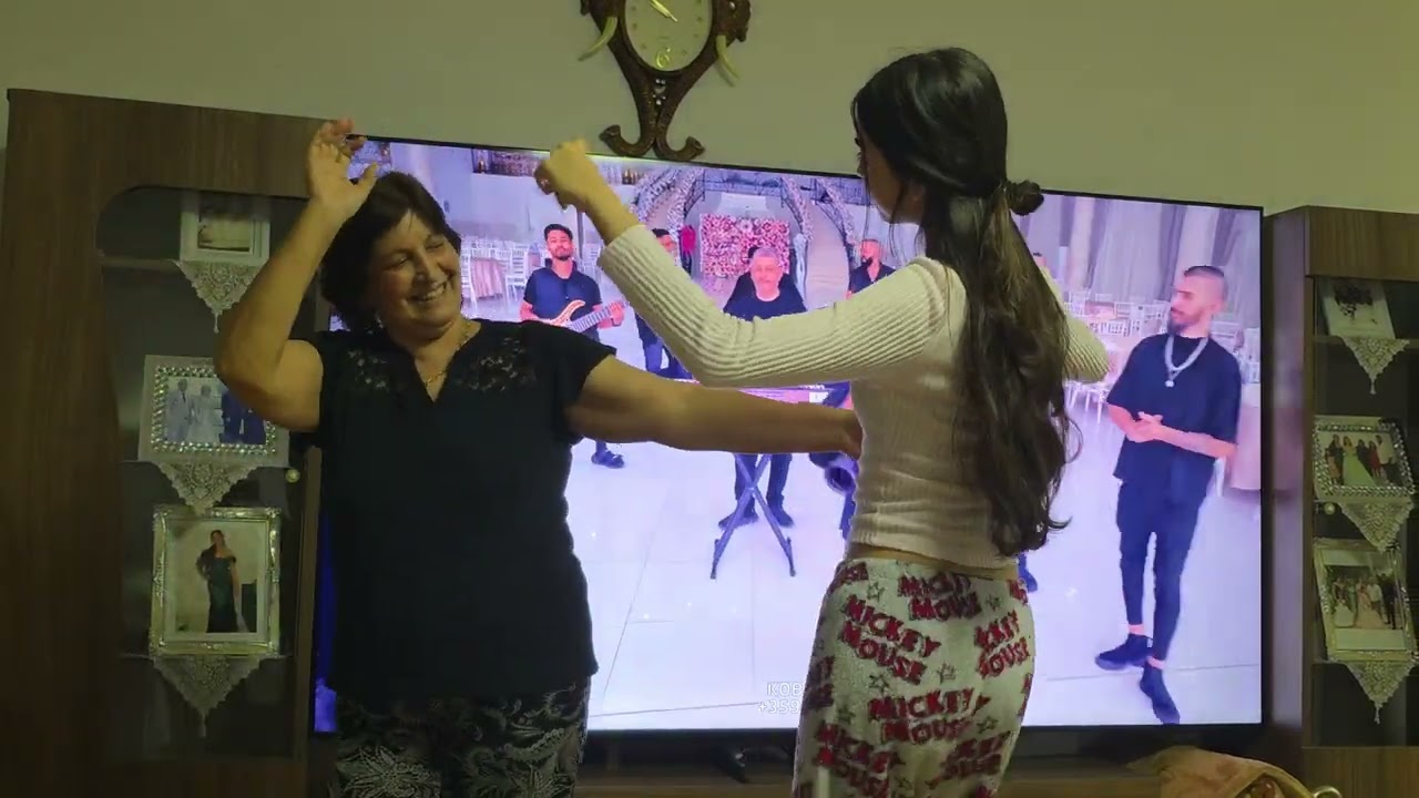 Annem ve kızım Küçek Kobra Bend