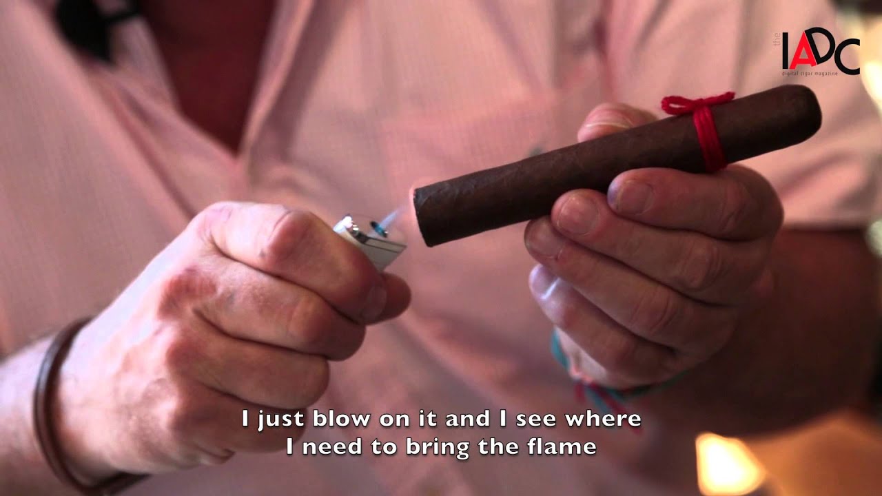 How to properly light a cigar