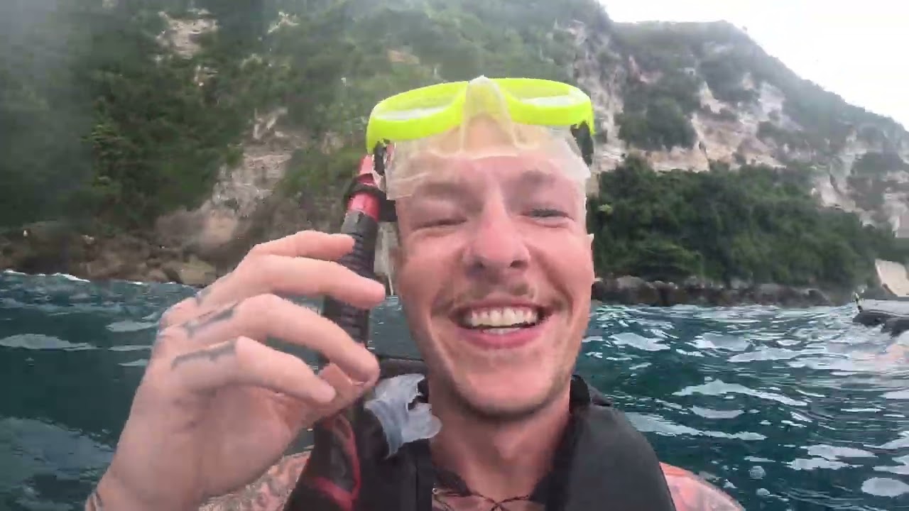 I swam with manta rays in Indonesia 