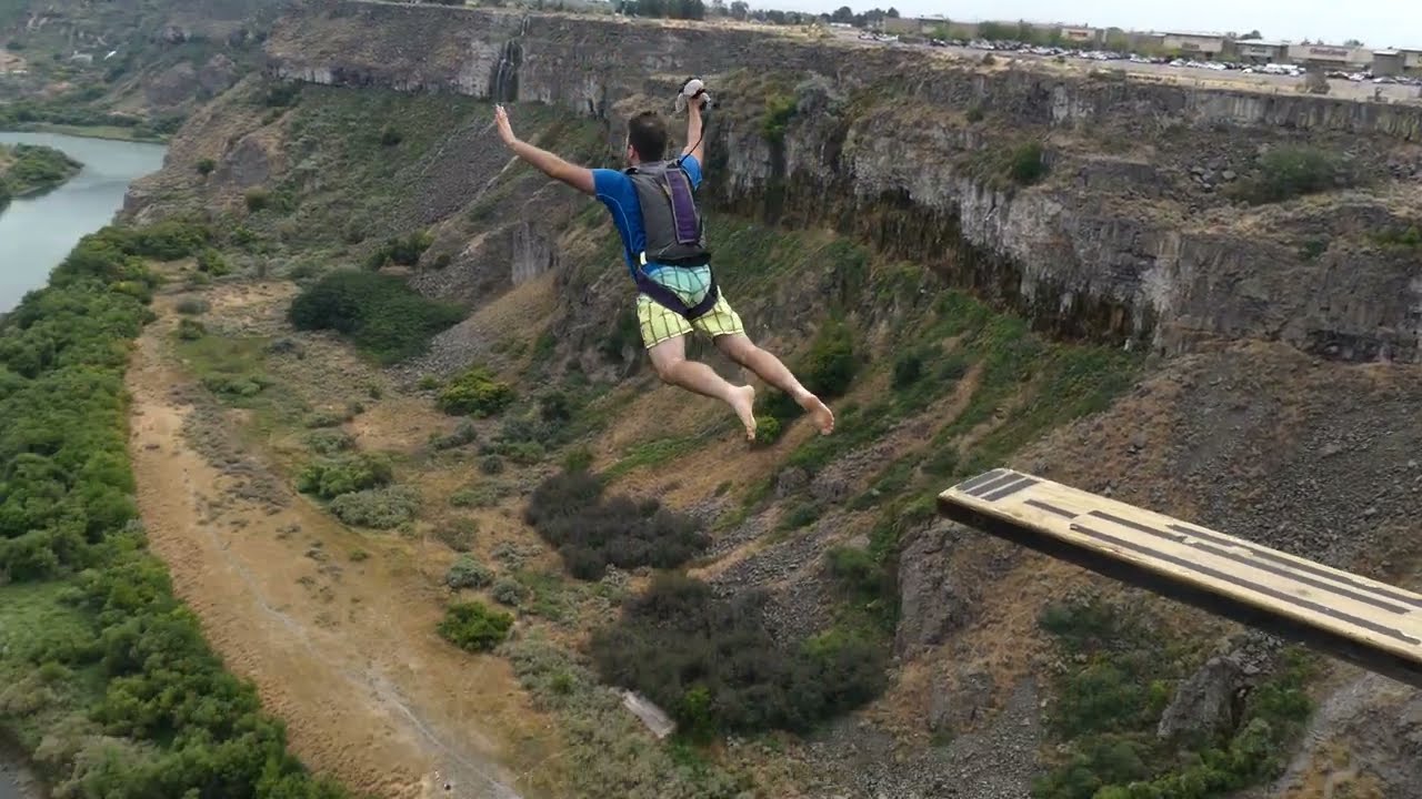Jumping a Water Round at the Perrine Bridge