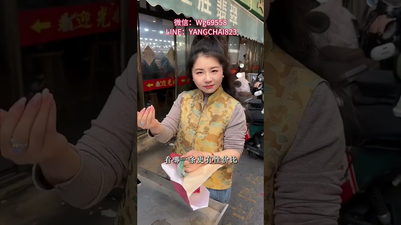 两百万预算要找一只冰透春带彩翡翠手镯?这两条手镯，兮兮直接打包带走。#翡翠 #翡翠手镯 #春带彩手镯#帮粉丝买手镯