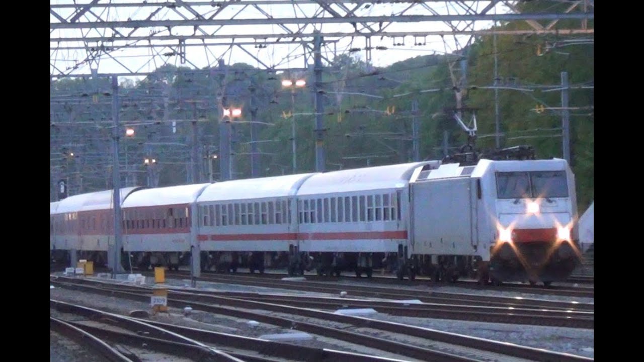 E 186 149 met CityNightLine komt aan op Station Arnhem
