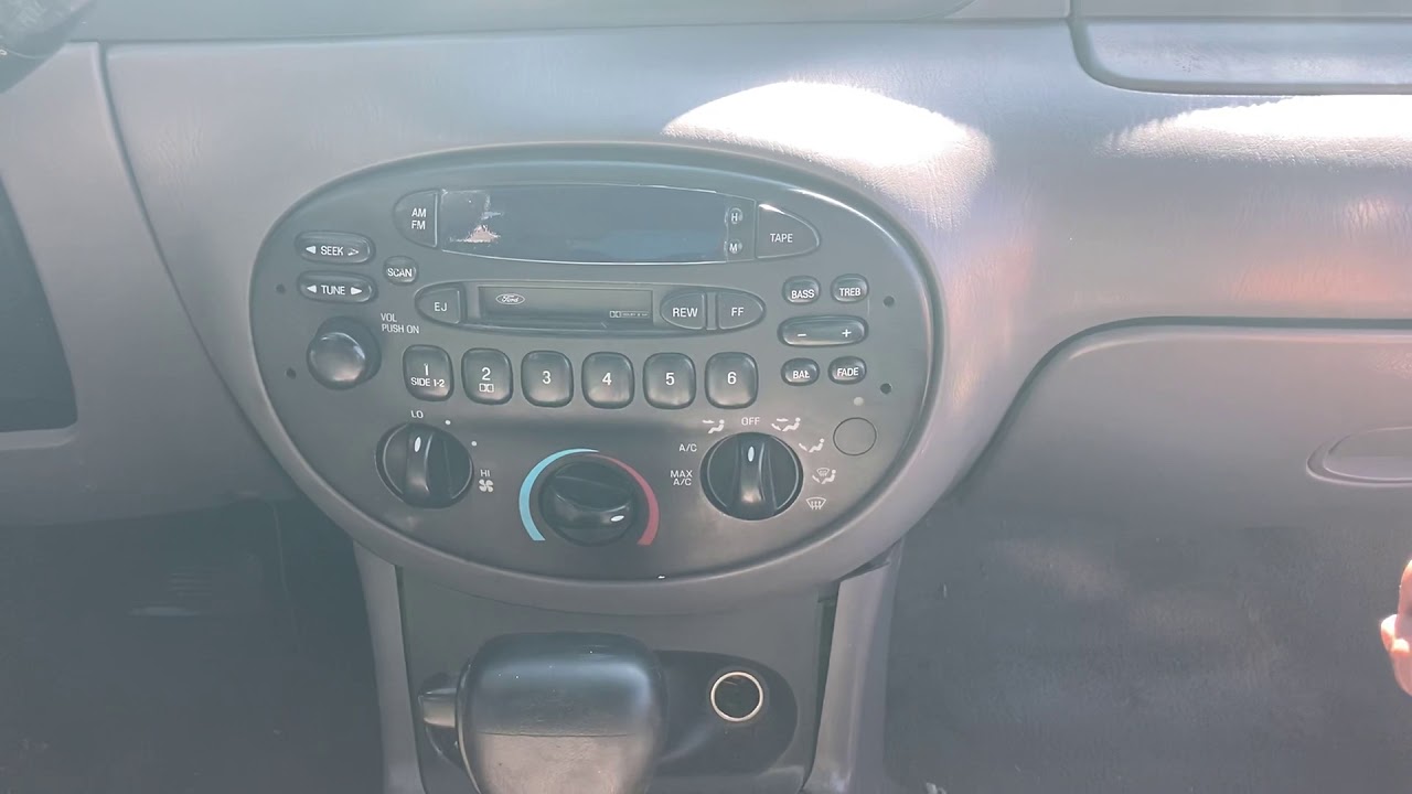 Como retirar el radio de un Ford Escort 1997,1998