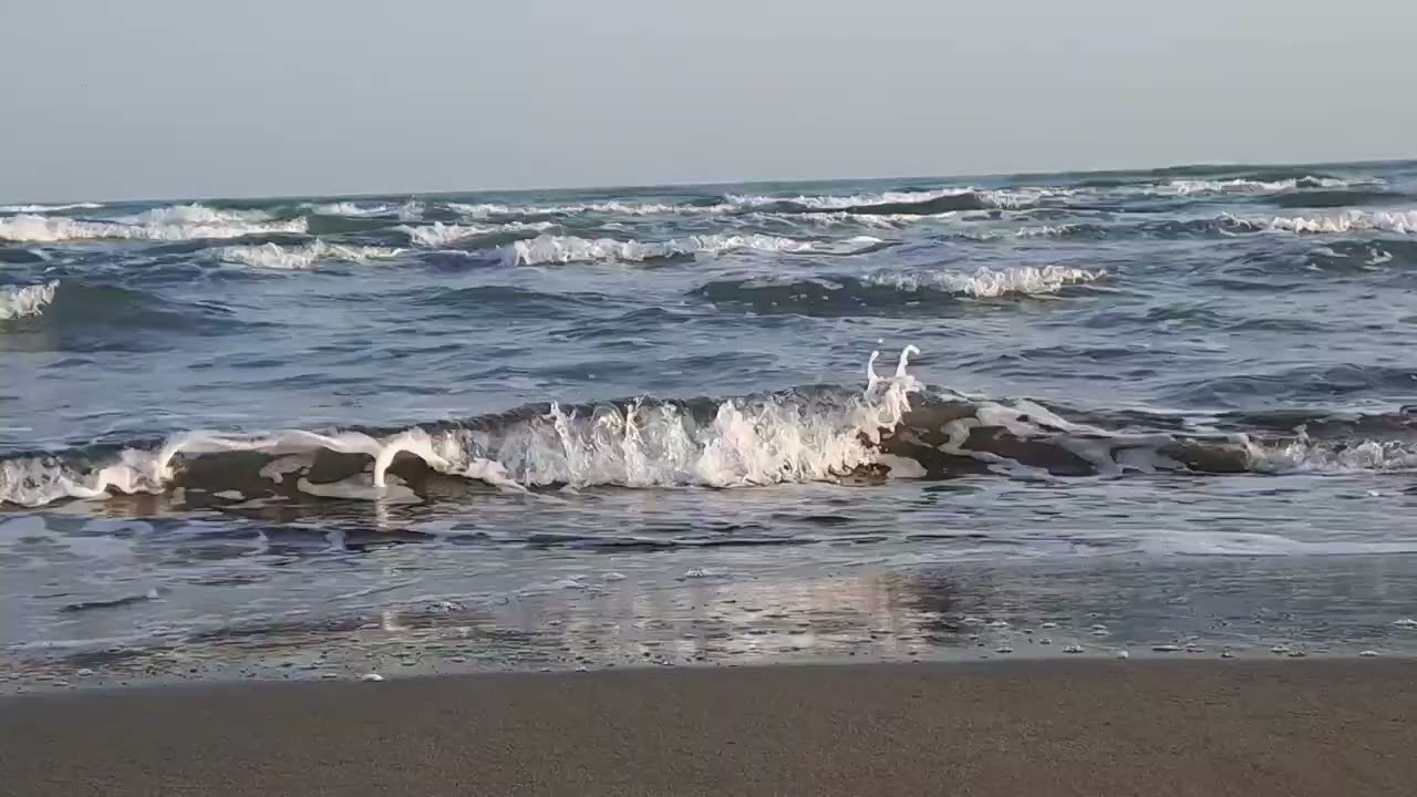 REAL TIME IN THE BEACH / SEA WAVE FOR CALMING.