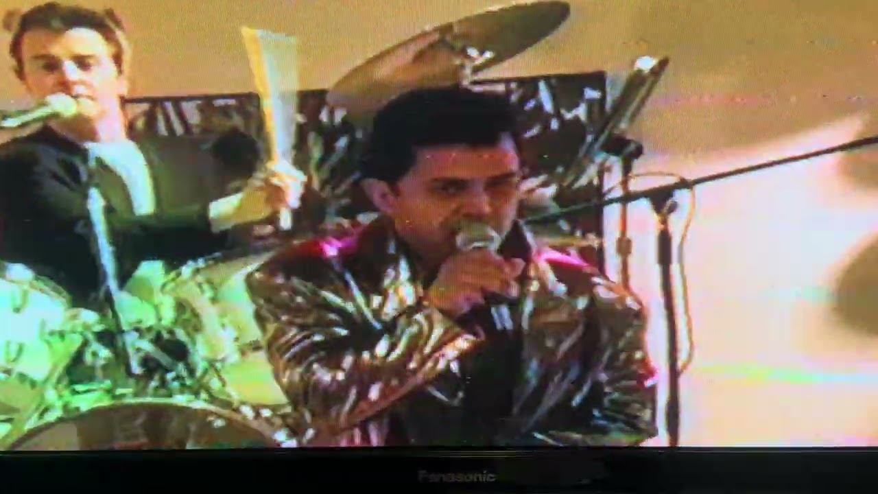 Sid Reisner performing an Elvis set