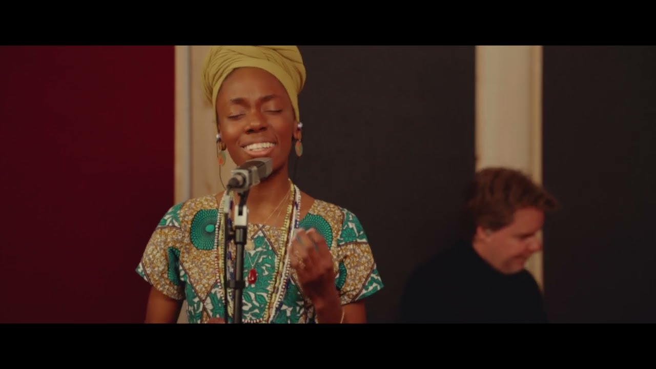 Benedikt Hesse Trio ft. Claudia Ramos Barreto &ndash; Dos Gardenias