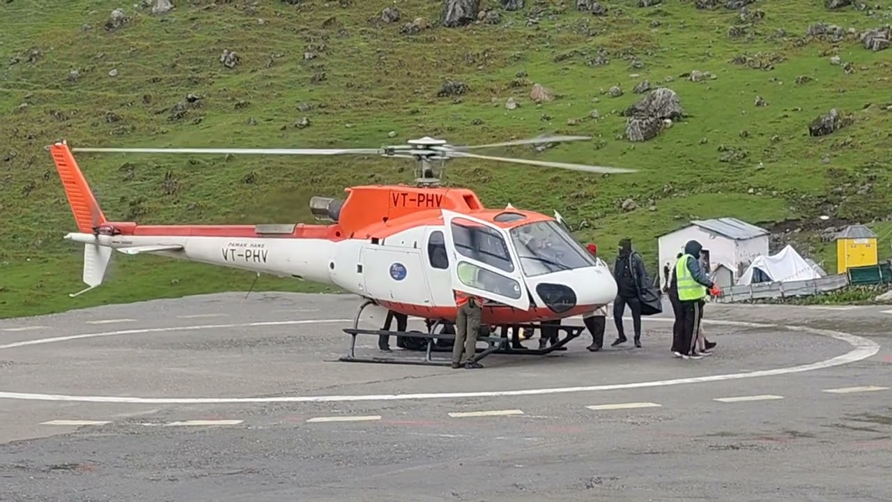 Helicopter emergency 🚁 landing#helicopter #please #airforce