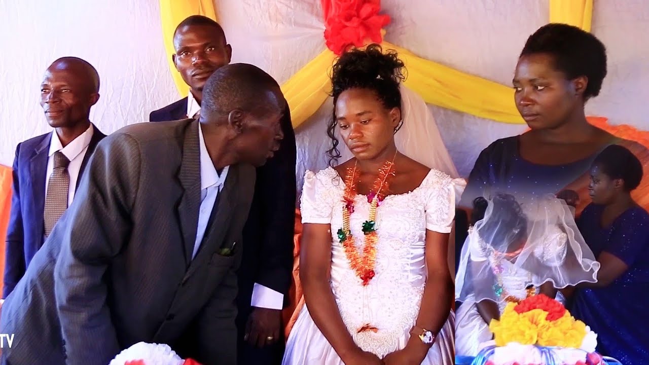 BIBI HARUS AGOMA KUMTAMBULISHA BWANAHARUS MBELE YA WAZAZI  AMWAGA MACHOZI,WALIPIZANA VISASI ,