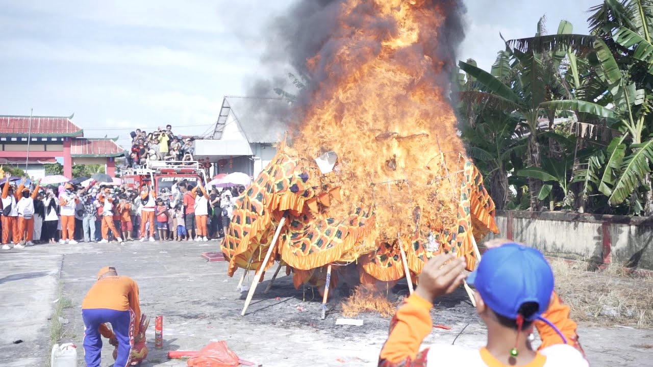 ATRAKSI NAGA TERAKHIR SEBELUM DI BAKAR DI PONTIANAK