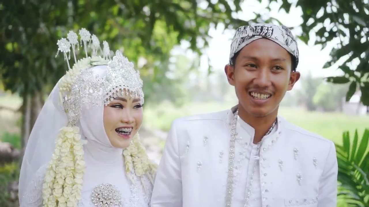Cinematic Jawa Wedding of Ajeng & Eko | Sony a6000 + 35mm f1.8