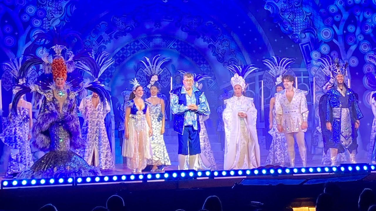 HDTV Aladdin Standing Ovation Milton Keynes Theatre Walk Down / Finale - Joe Pasquale & Lee Mead